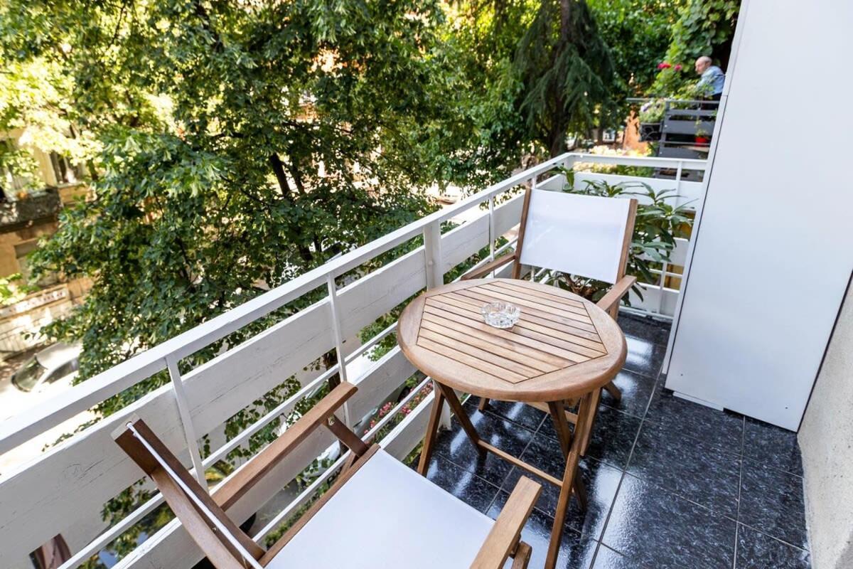 Central Vera Studio - Ideal For 3 - By Wehost Tbilisi Buitenkant foto